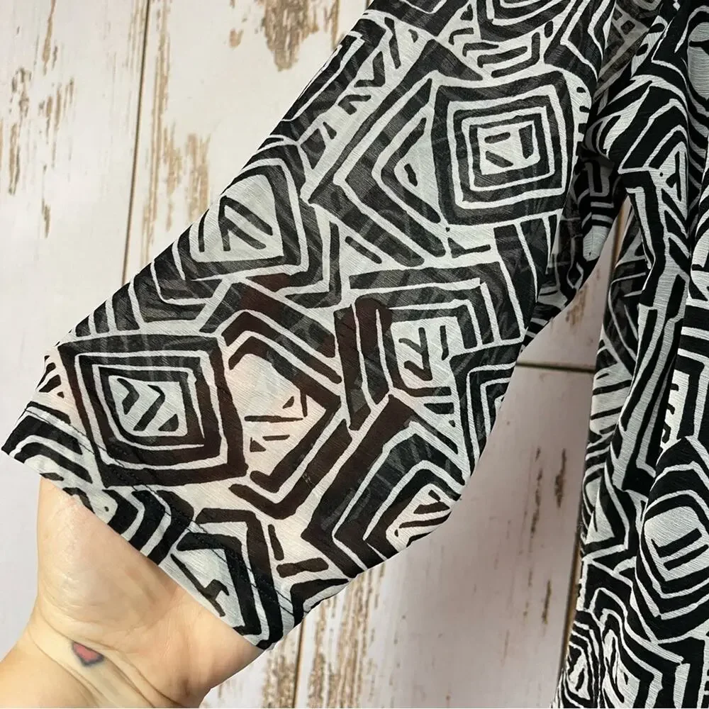 Dana Buchman Woman, Sheer Sleeve Blouse. Size1X. Excellent condition! - Picture 2 of 6